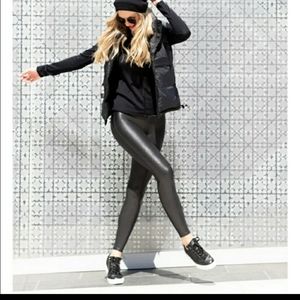 Spanx Cracked Faux Leather leggings M Petite